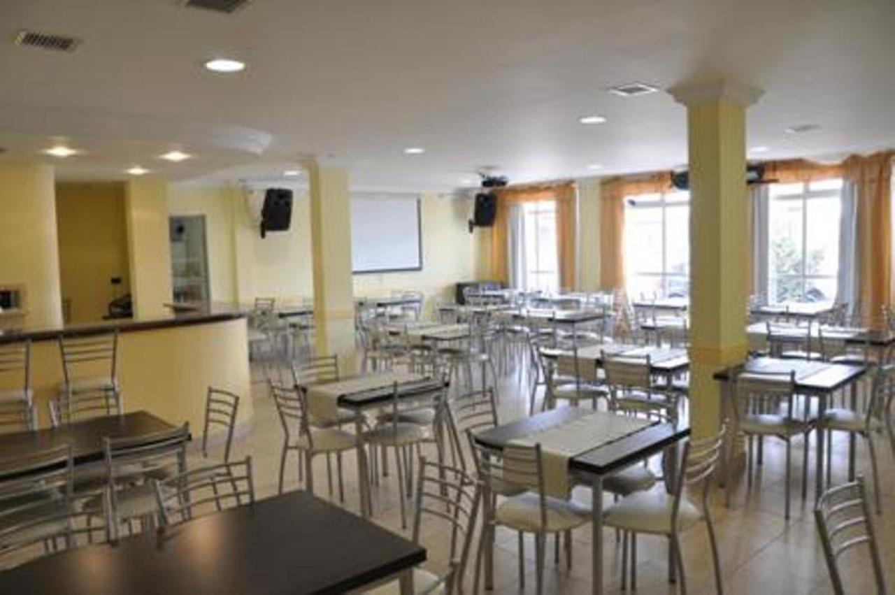 Hotel Tandil Puerto Madryn Buitenkant foto